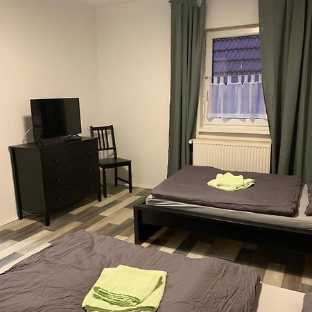 Monteurzimmer Oberlistingen Zweibettzimmer Mit 2 Baedern Breuna Exterior foto