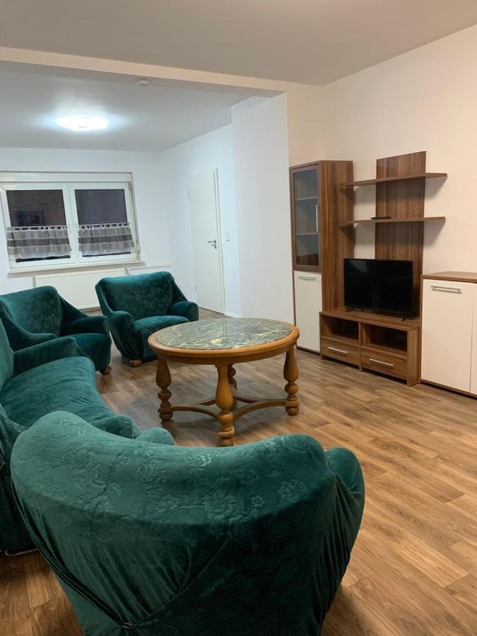 Monteurzimmer Oberlistingen Zweibettzimmer Mit 2 Baedern Breuna Exterior foto