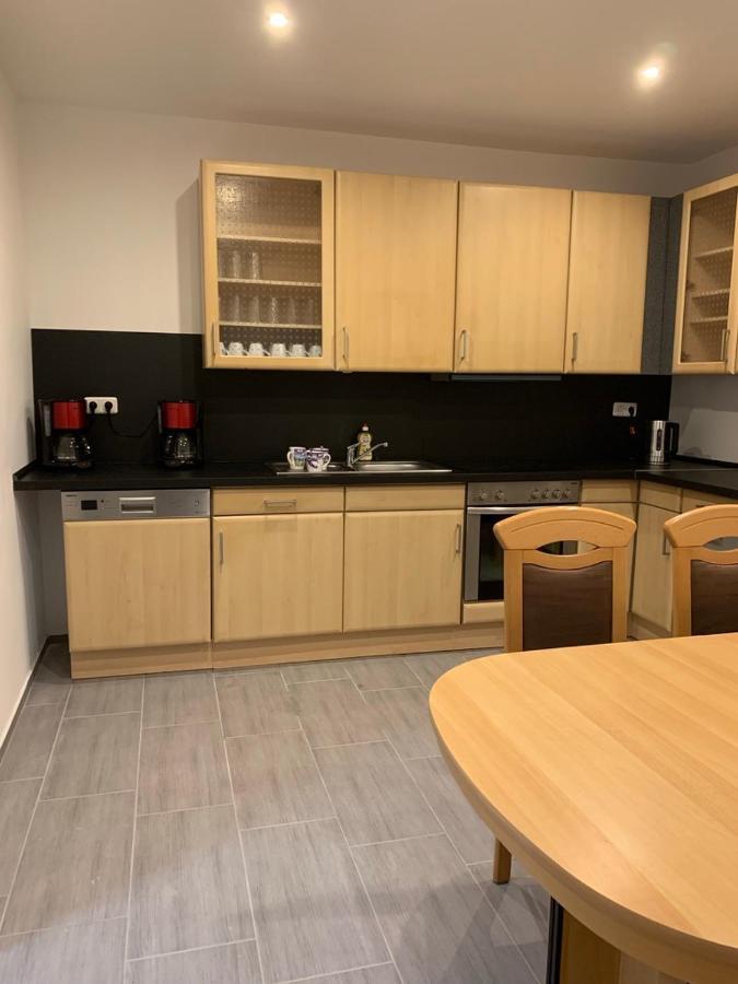 Monteurzimmer Oberlistingen Zweibettzimmer Mit 2 Baedern Breuna Exterior foto